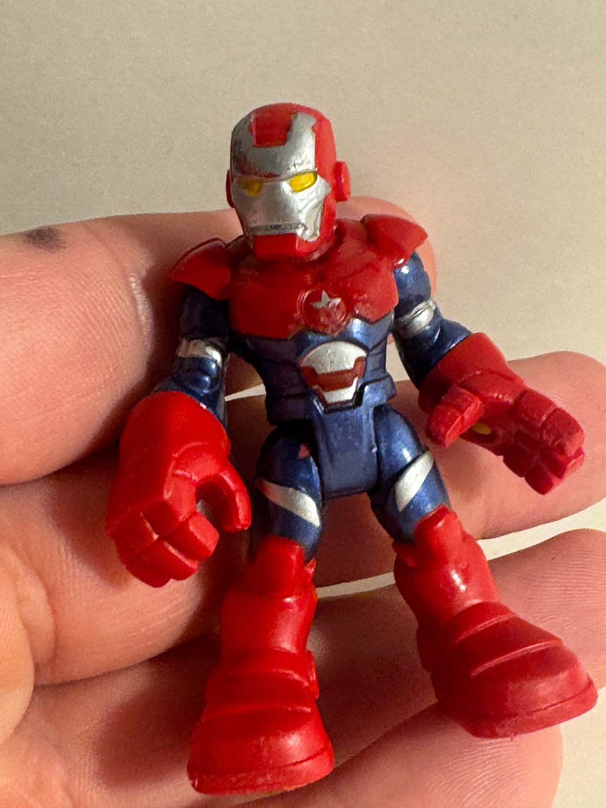 550 - Playskool Heroes Marvel Super Hero Adventures Blind Bag 2.5" Iron Man