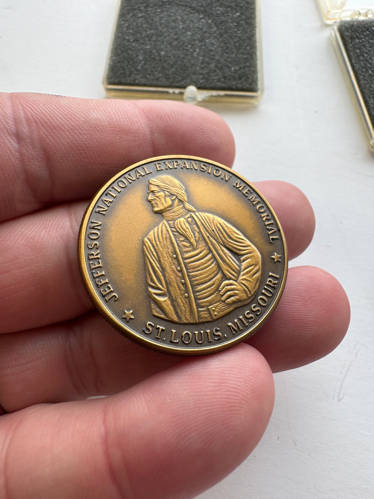 522 - 2 - vintage Jefferson national expansion Memorial official coin #450