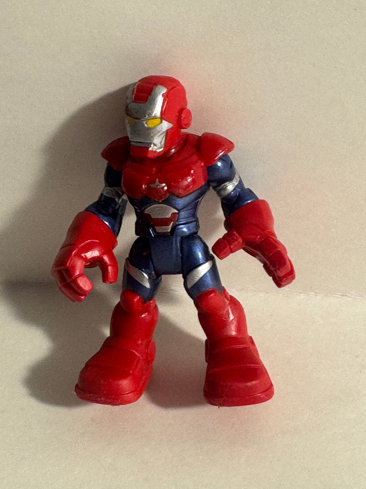 550 - Playskool Heroes Marvel Super Hero Adventures Blind Bag 2.5" Iron Man