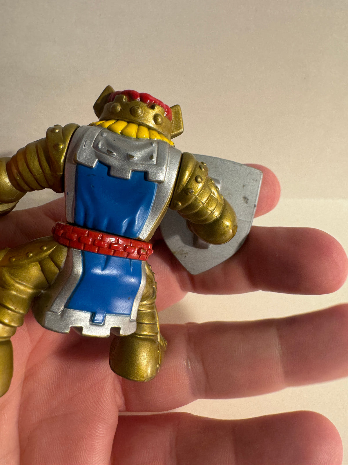 519 - Fisher-Price 1999 Great Adventures Magic Castle King Knight 3" figure
