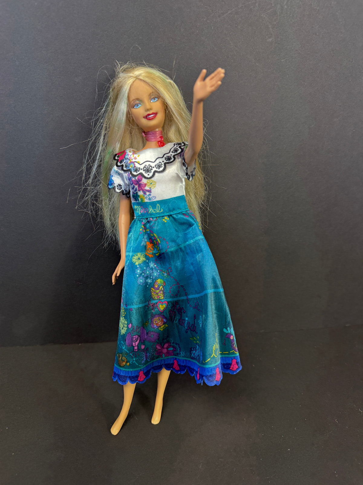 605 - Barbie with a dress, looks like Disney dress