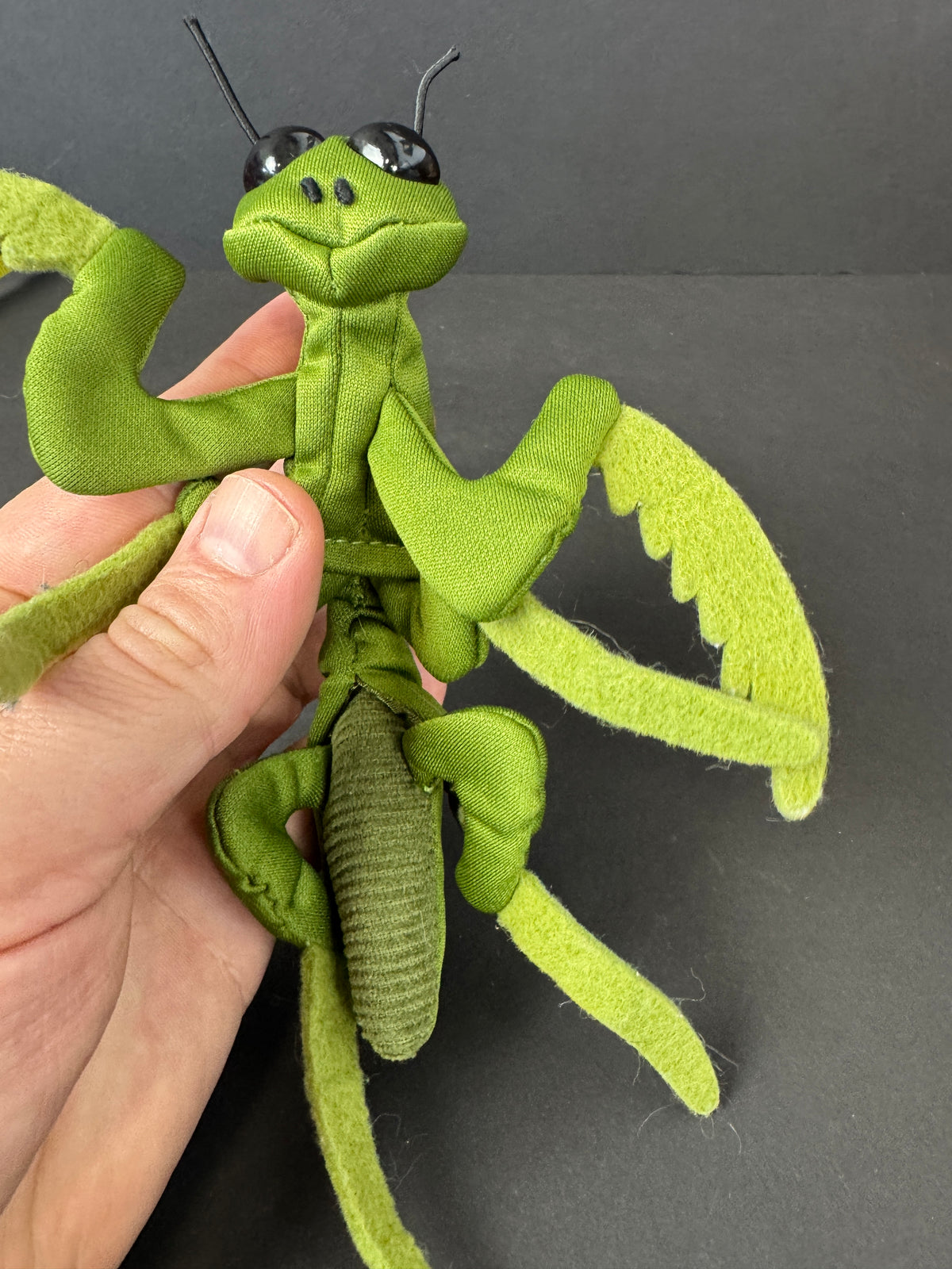 570 - FOLKMANIS PRAYING MANTIS FINGER PUPPET FULL BODIED