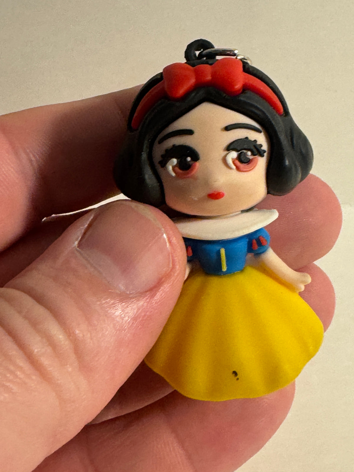 498 - Disney Snow White Cute 4.5” Vinyl - Full Figure - Keychain Charm