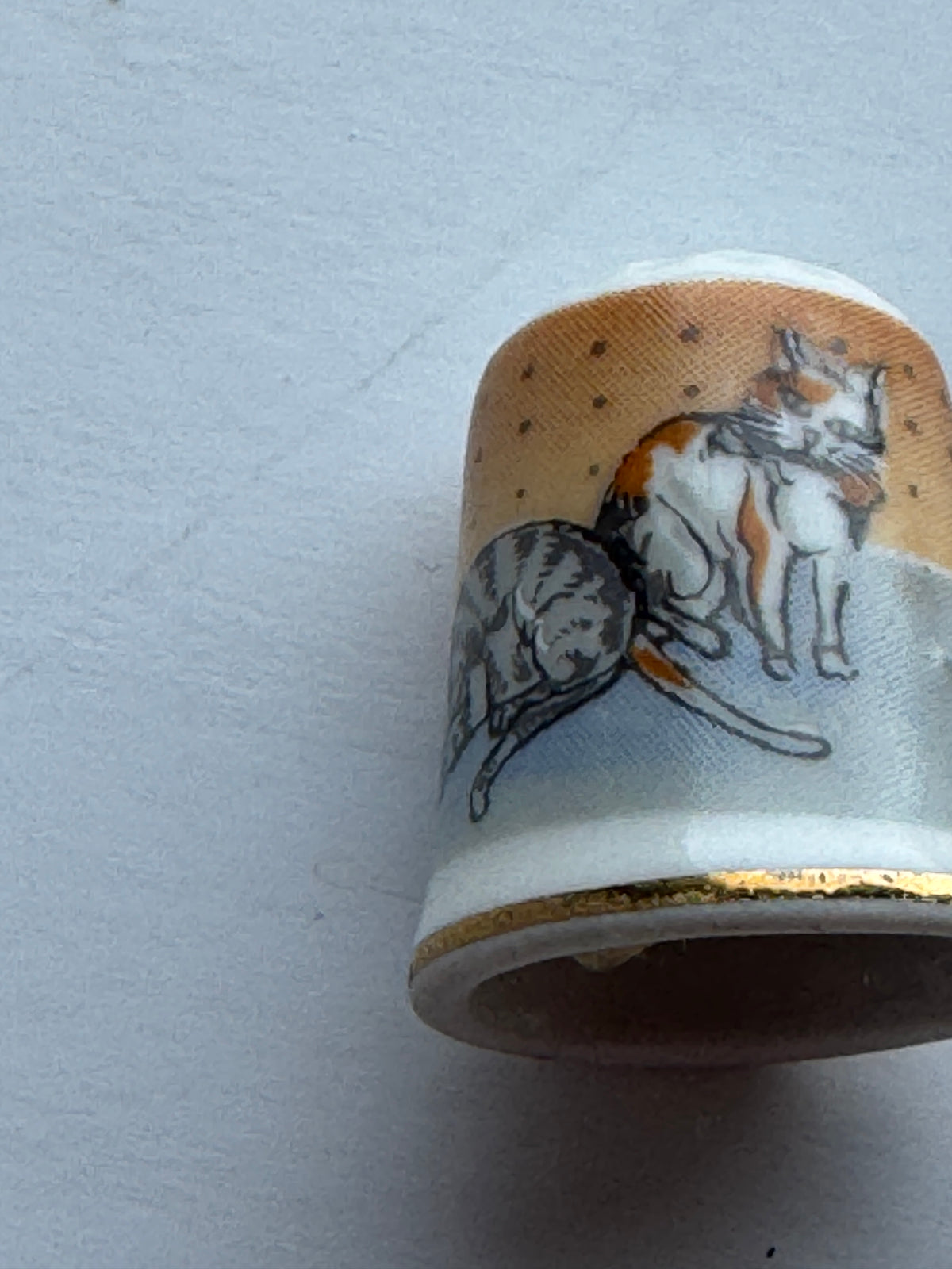 517 - West Germany Vintage - Porcelain THIMBLE -  Cat playing with yarn - Gold Trim