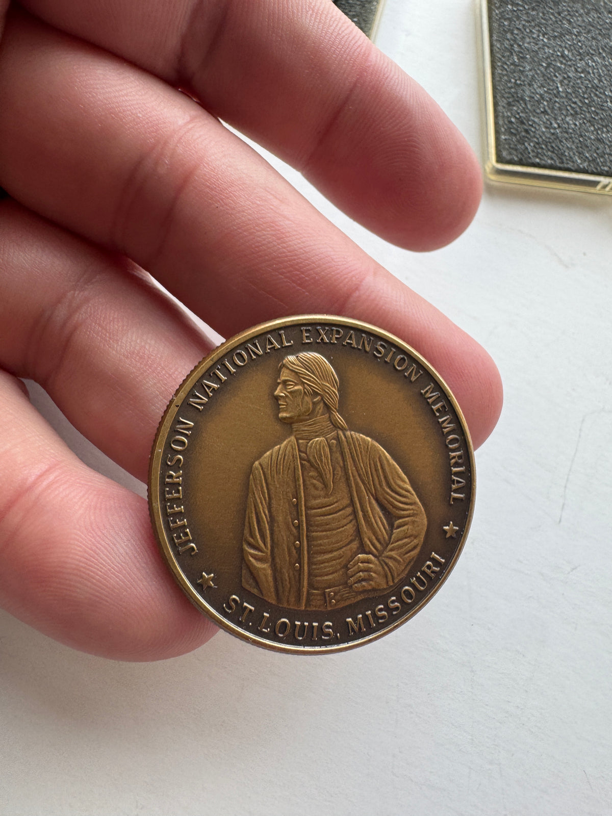 522 - 2 - vintage Jefferson national expansion Memorial official coin #450