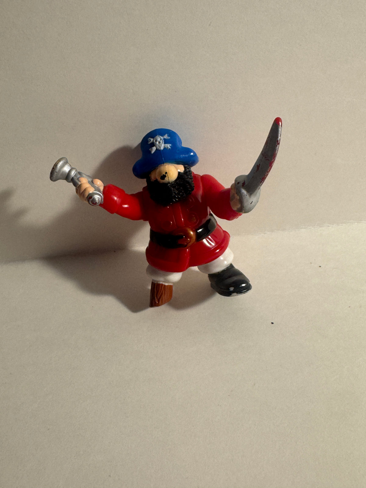418 - 1994 Fisher Price Great Adventures Pirates Red Captain w/ Blue Hat