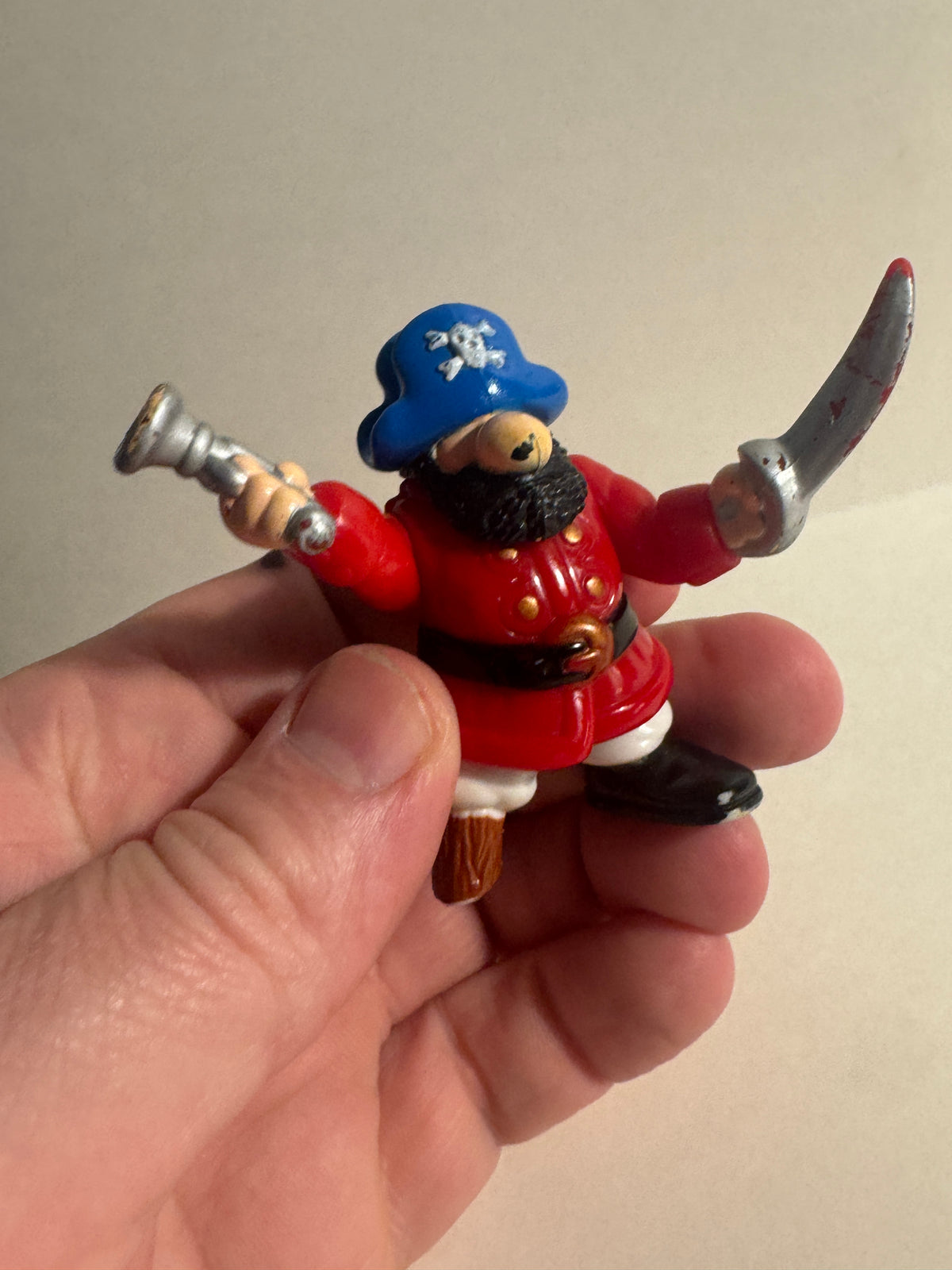 418 - 1994 Fisher Price Great Adventures Pirates Red Captain w/ Blue Hat