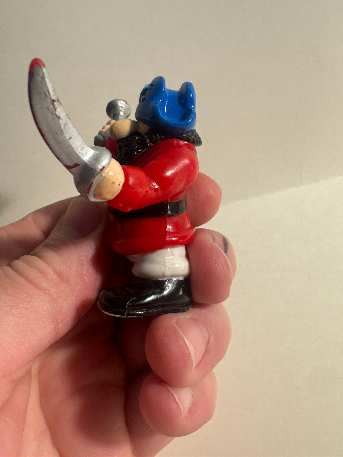 418 - 1994 Fisher Price Great Adventures Pirates Red Captain w/ Blue Hat