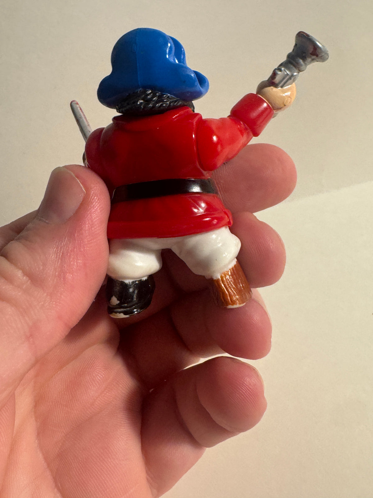 418 - 1994 Fisher Price Great Adventures Pirates Red Captain w/ Blue Hat