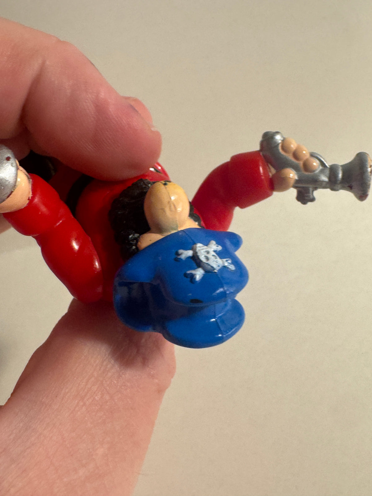 418 - 1994 Fisher Price Great Adventures Pirates Red Captain w/ Blue Hat