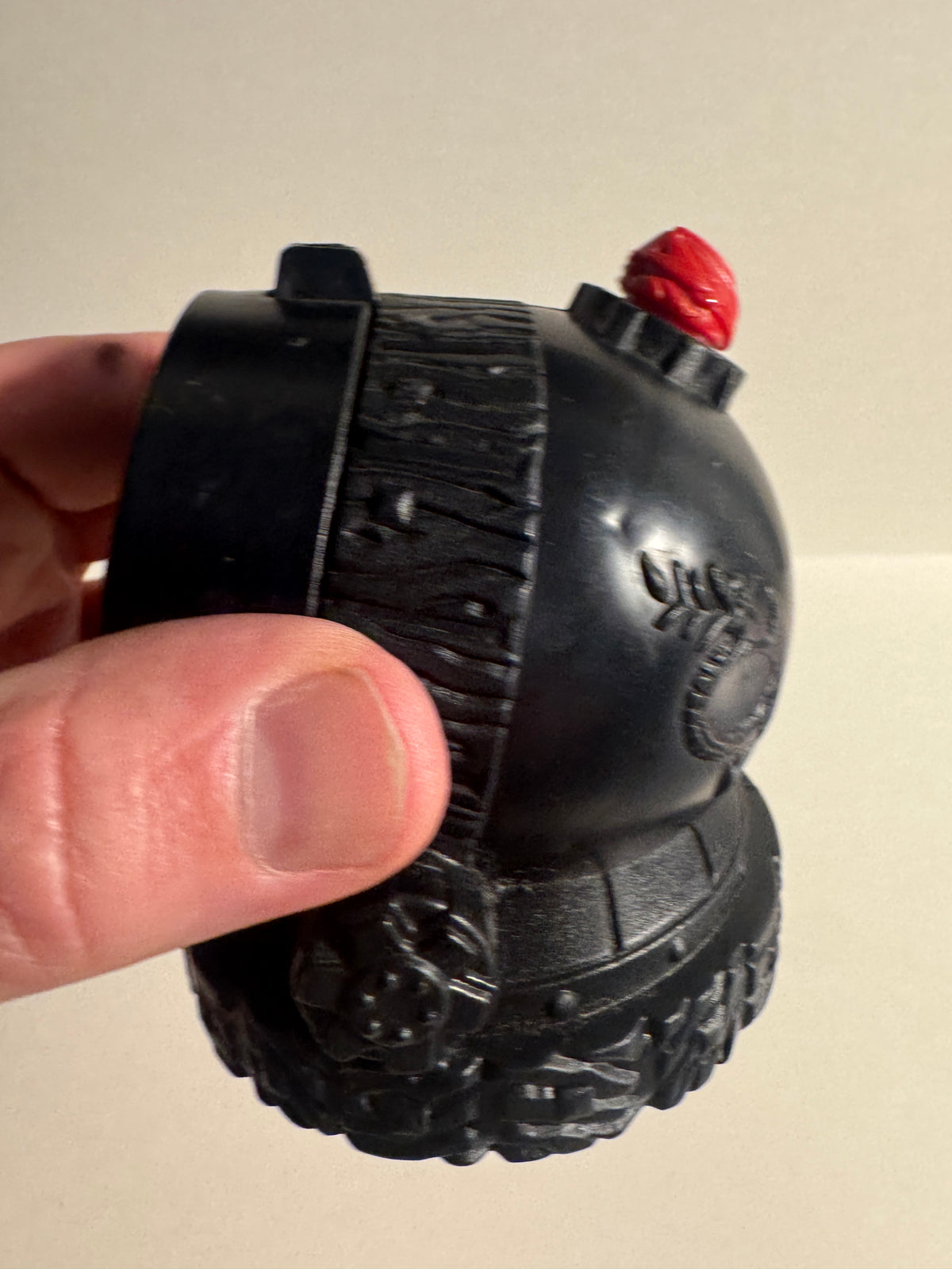 516 - 1996 Fisher Price Portable Cannon Vintage this one has maybe a dragon on the side