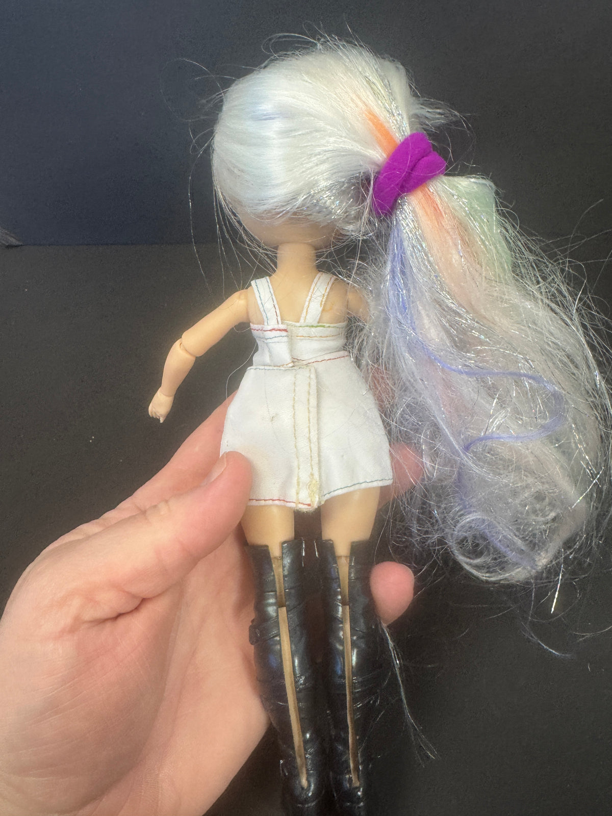 603 - Rainbow High Doll Amaya Raine Articulated Fashion Doll w Clothes