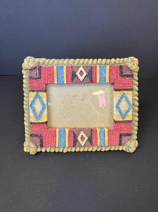 603 - Vintage Unbranded Resin Southwestern-Themed Picture Frame